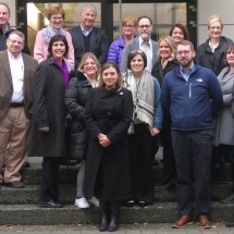 Gruppenfoto mit US-Bildungsexperten, Geschäftsführer, Dozenten und Schulleiter am Rheinischen Campus